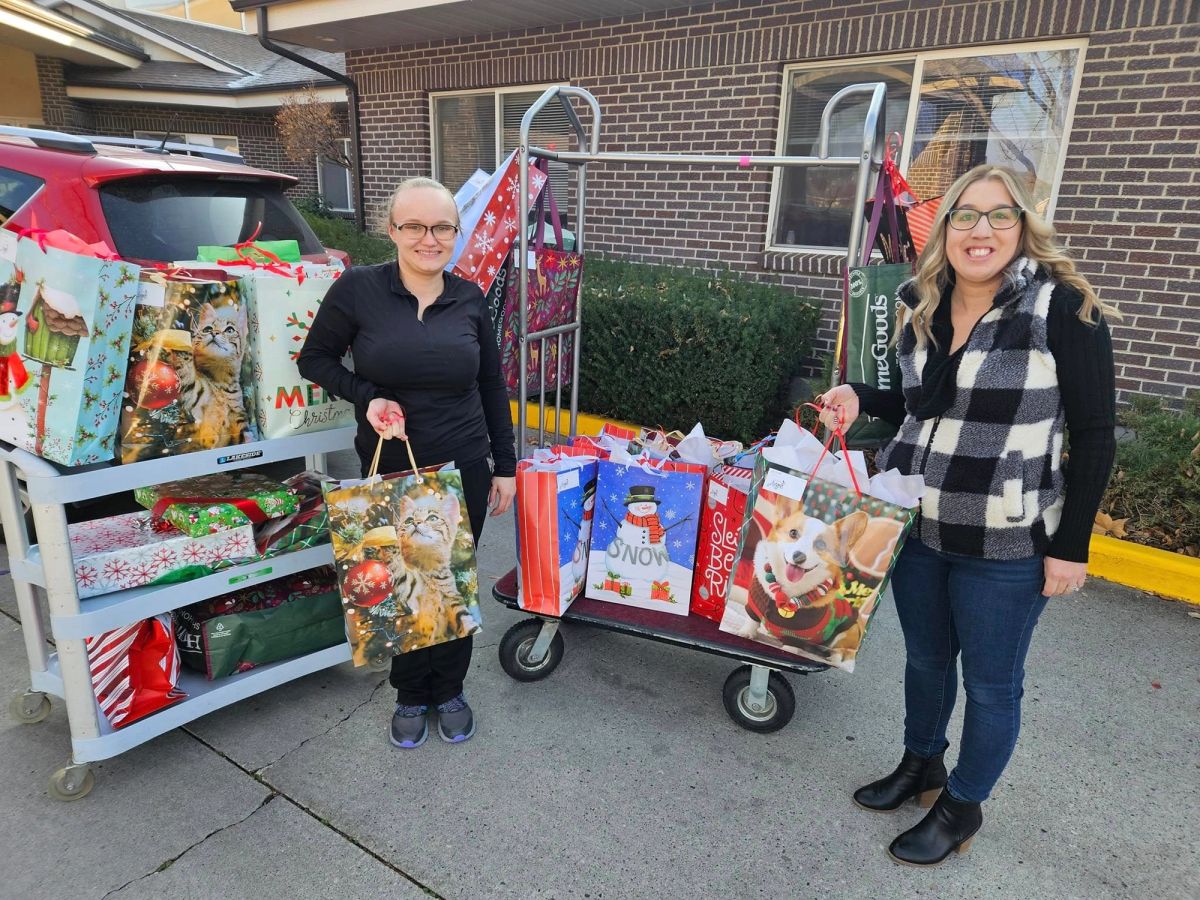 Allona's Angels volunteers and gifts