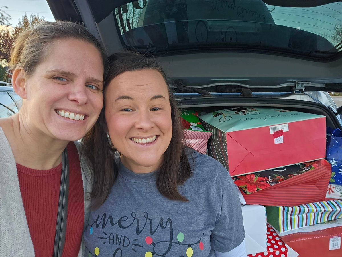 Allona's Angels volunteers and gifts