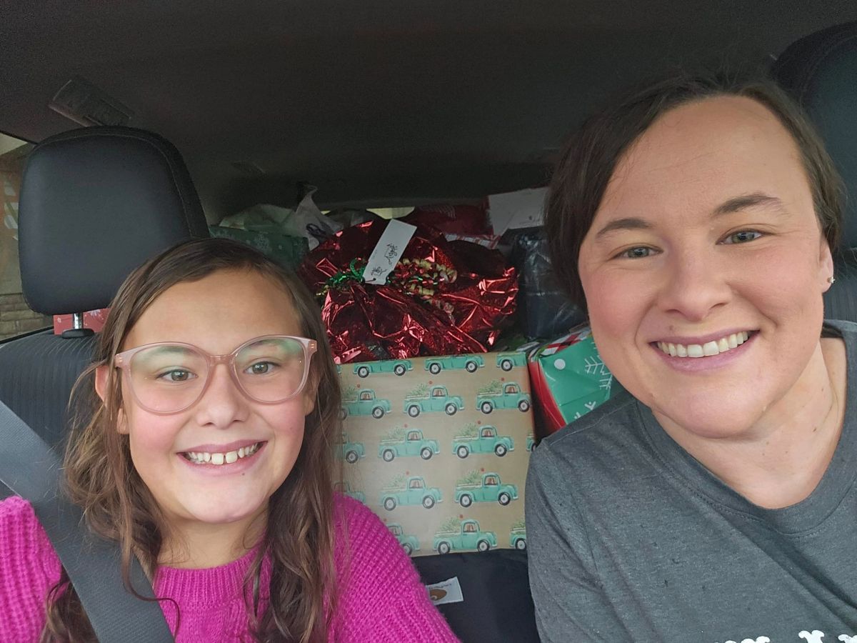 Allona's Angels volunteers and gifts