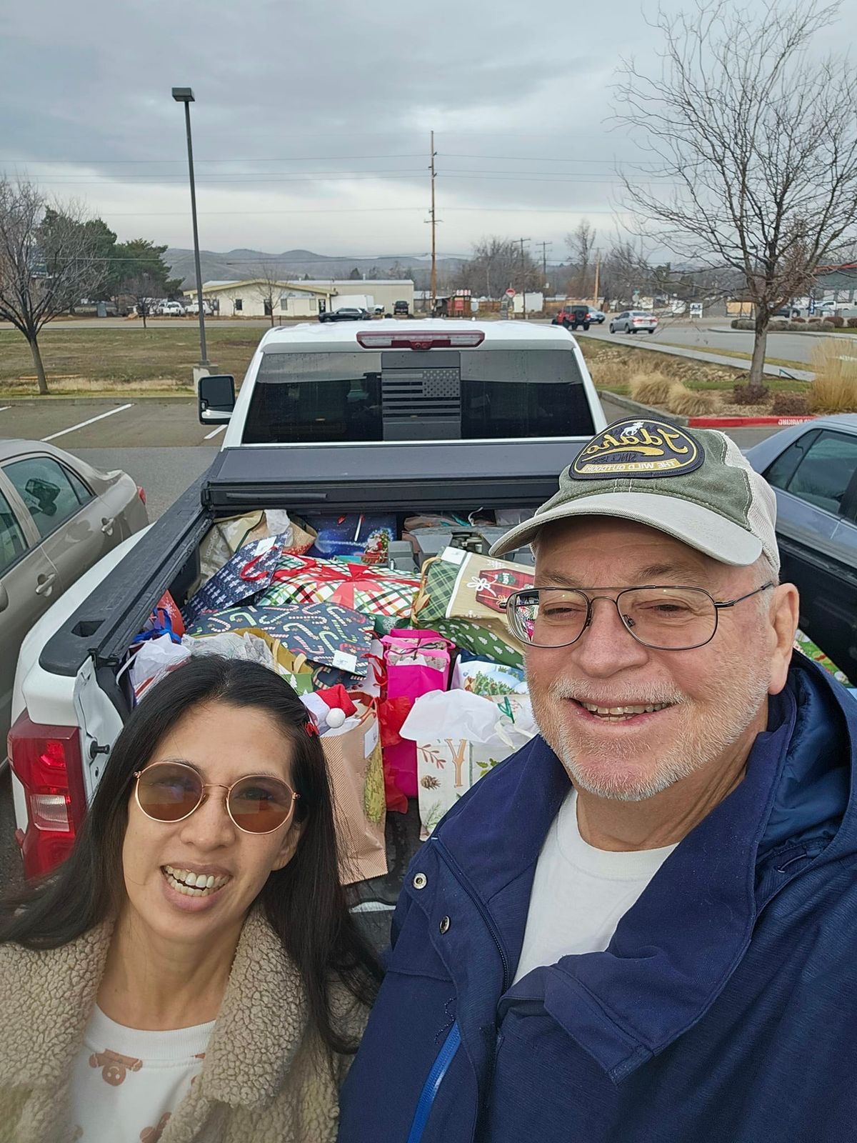 Allona's Angels volunteers and gifts